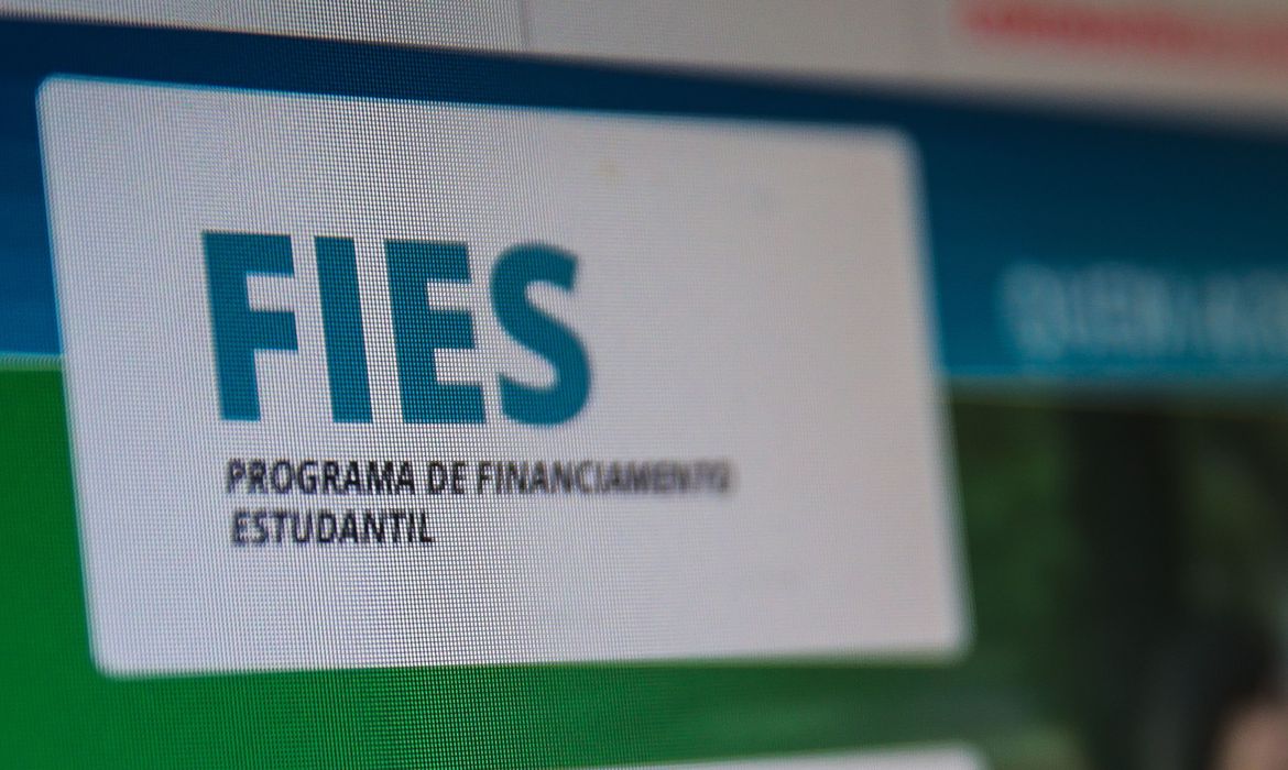 Ministério da Educação divulga que inscrições para o Fies começam no dia 14