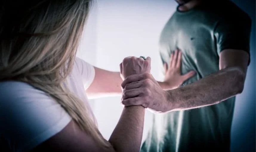 Campanha alerta as mulheres para que elas consigam identificar se são vítimas de violência doméstica e familiar