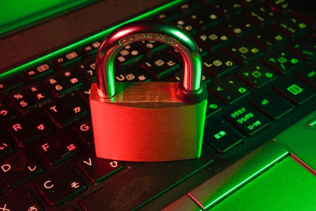 A cada minuto, seis contas de internet são violadas no Brasil.