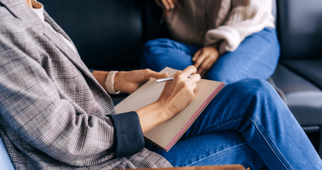 Quanto tempo você passa sentado? Um novo estudo aponta os riscos de ficar muito tempo nessa posição