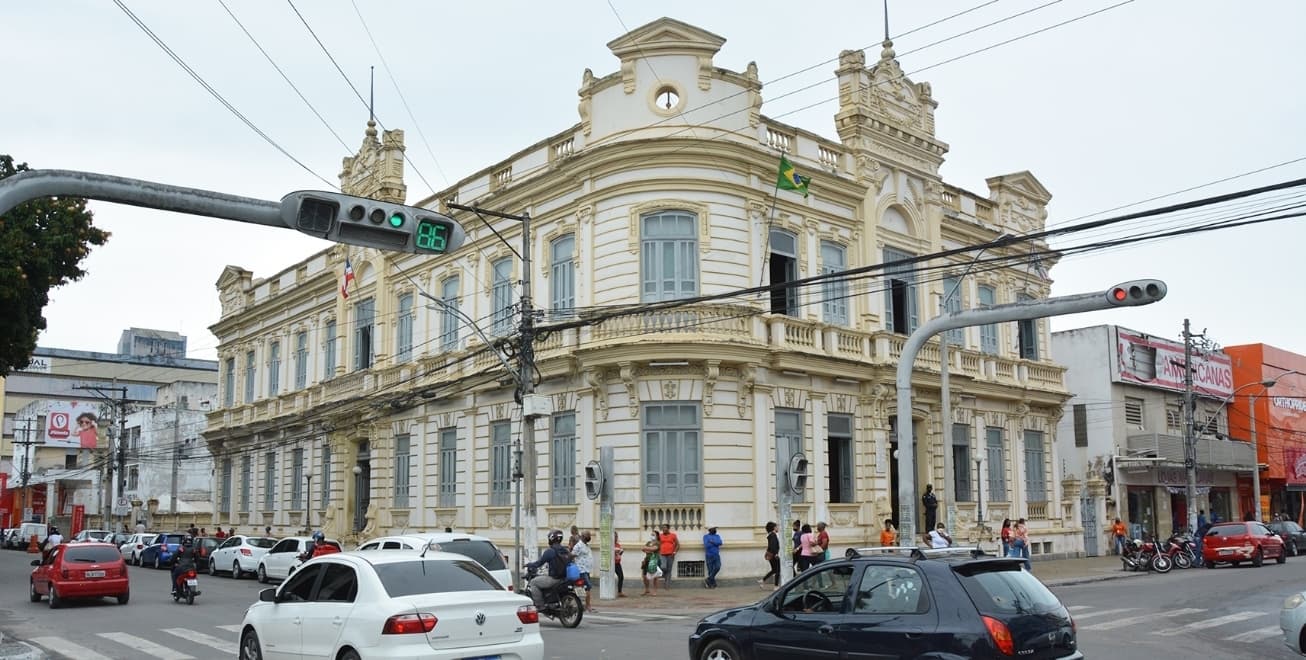 Novo micro-ônibus com acessibilidade reforçará o TFD em Feira de Santana