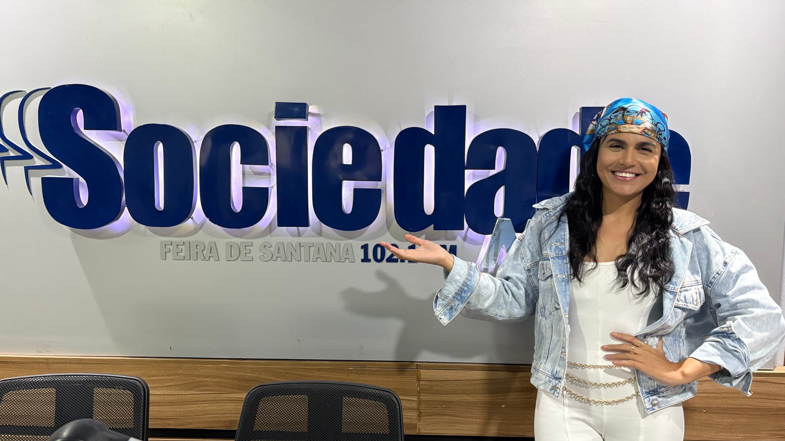 Letícia Brasil lança o EP “Leka” e emociona ouvintes durante participação no programa Vibe News