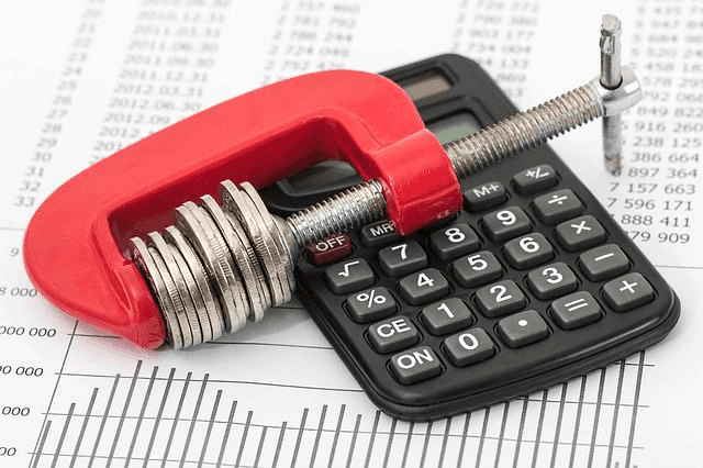 Pedir para o banco antecipar a restituição do IR é tentador, mas será que vale a pena?