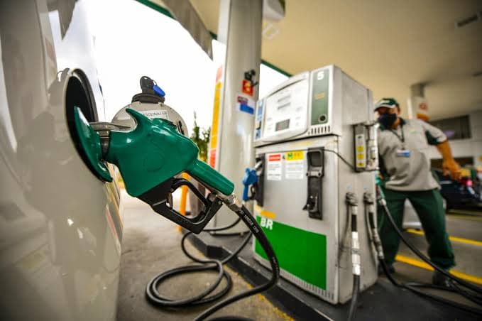 Gasolina e etanol caem nas bombas; diesel sobe pela 7ª semana seguida