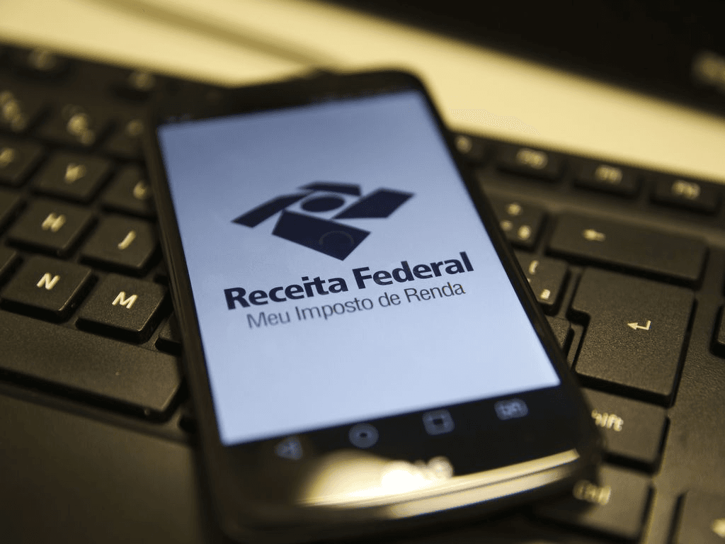 Receita alerta para golpe que informa suposto erro na declaração do Imposto de Renda