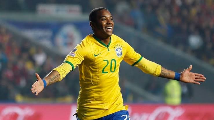 STJ decide nesta quarta-feira (20) se Robinho cumpre pena no Brasil; advogado penal comenta caso
