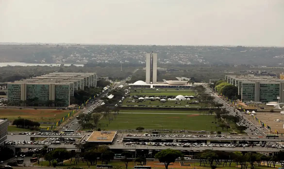 Governo reajusta em 52% auxílio-alimentação de servidores federais; Benefício passará de R$ 658 para R$ 1 mil a partir de maio