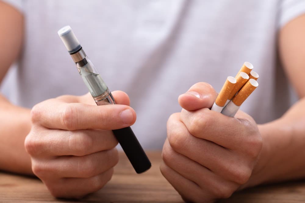 Organização Mundial da Saúde (OMS) estima que cerca de 8 milhões de pessoas morrem anualmente em consequência do hábito de fumar