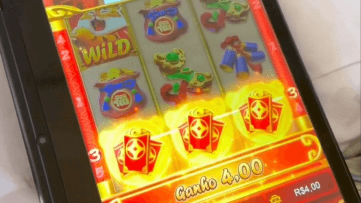 Propaganda enganosa: Quais crimes os influenciadores podem responder por divulgar o “jogo do tigrinho”?