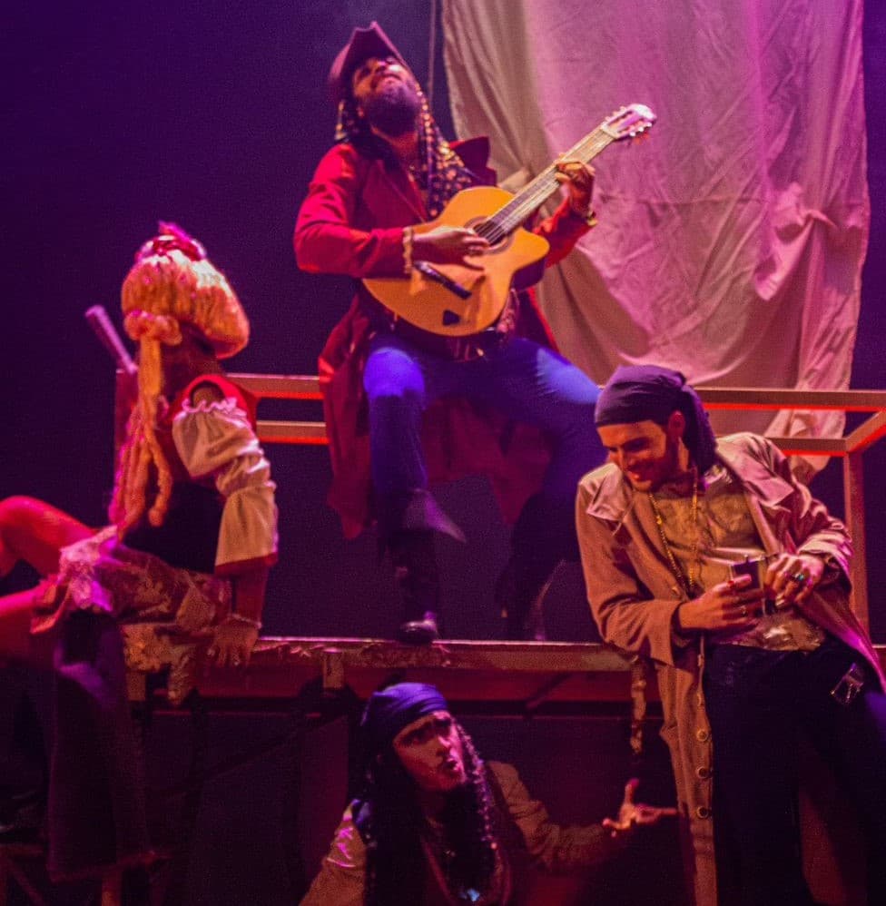 O espetáculo ‘O Velho Lobo do Mar’ entra em cartaz na programação do Feira Tem Teatro; confira