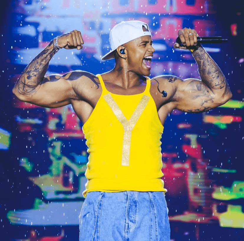 Léo Santana lota Wet com o Baile da Santinha, tradicional ensaio de verão do gigante