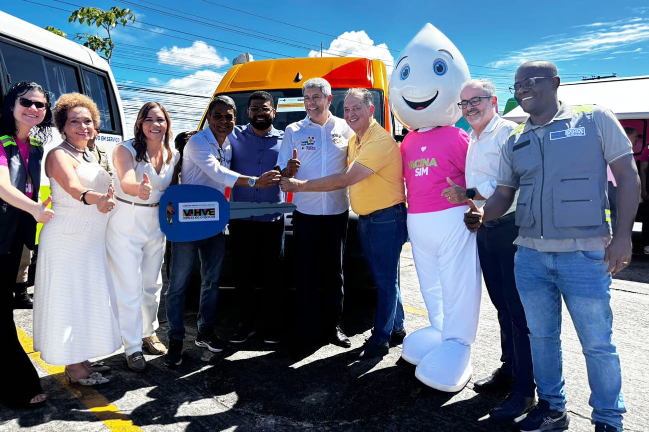 Feira de Santana recebe vacimóvel para ampliar acesso à vacinação