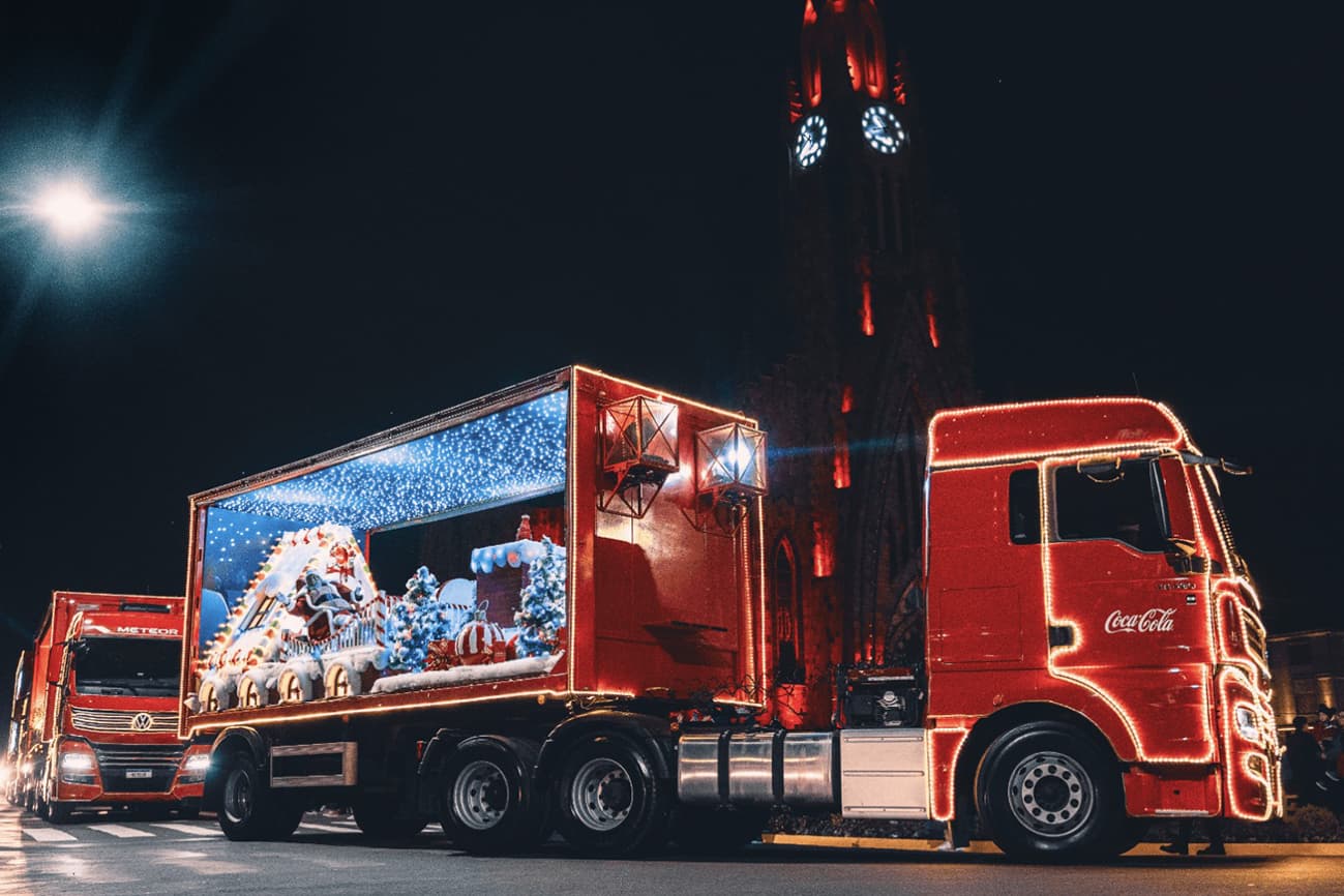 A magia do Natal chega à Feira de Santana com a Caravana Iluminada da Solar Coca-Cola