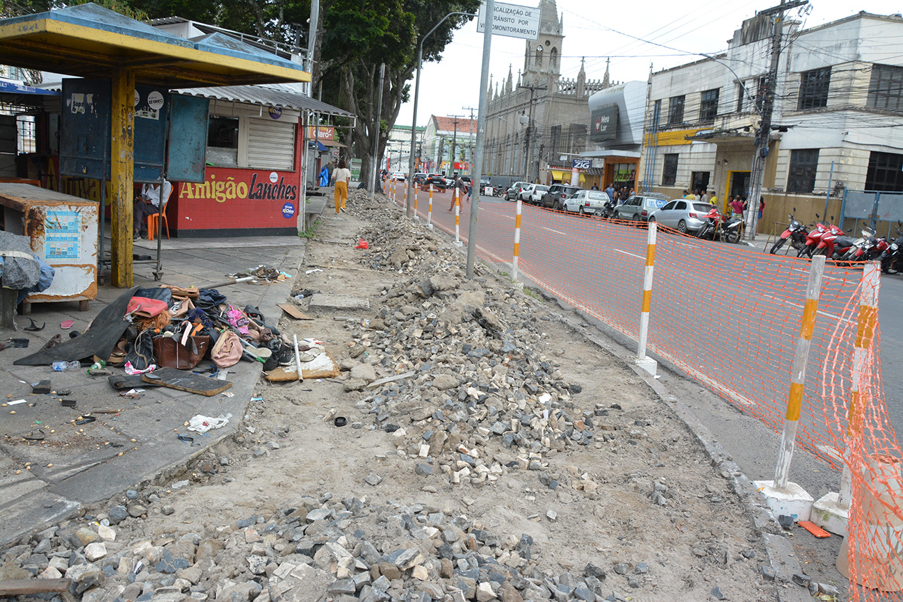 Iniciada reforma da Praça dos Sapateiros