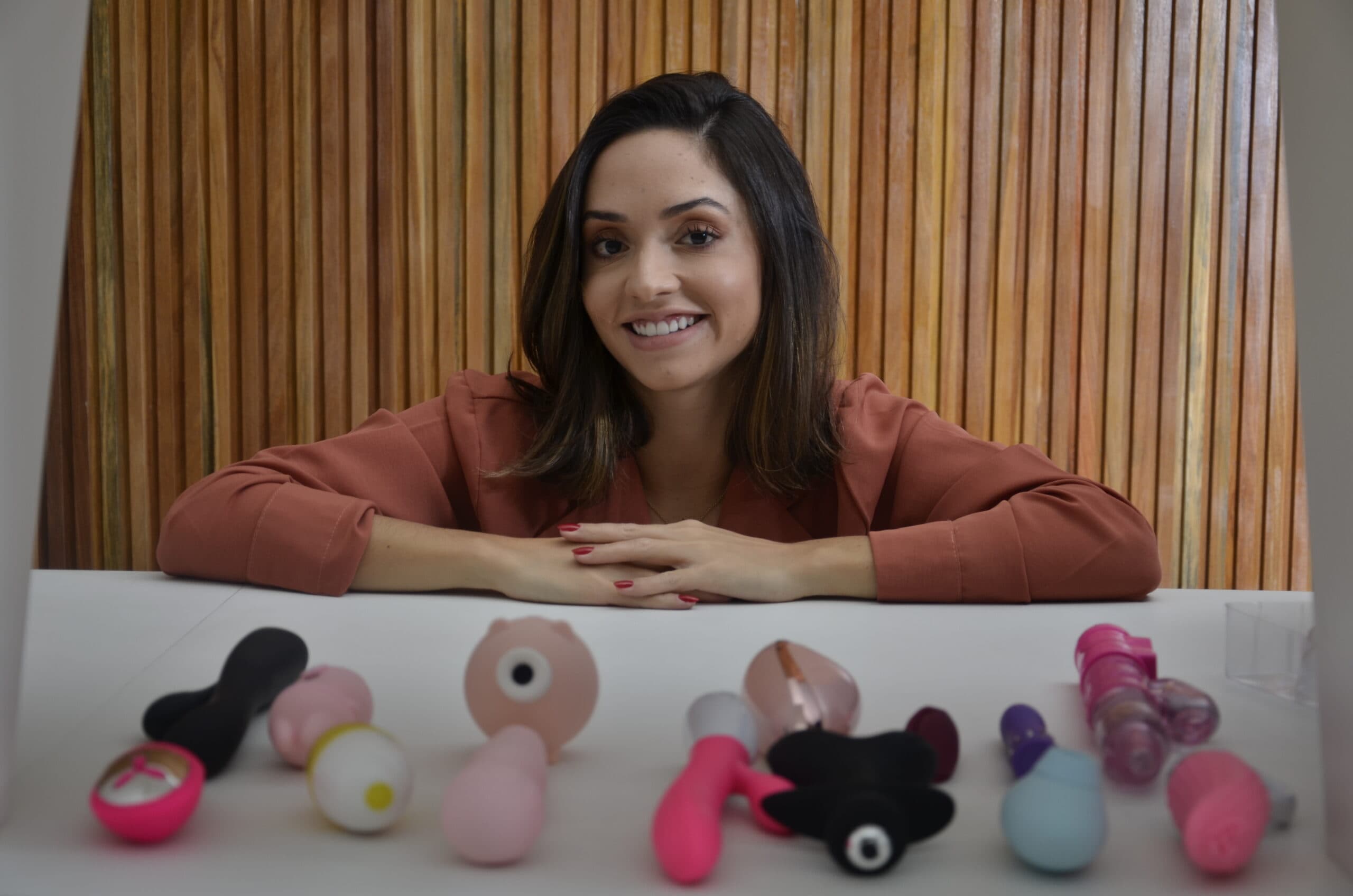 Vibrador faz mal? Confira os efeitos do uso prolongado do sex toy na masturbação feminina