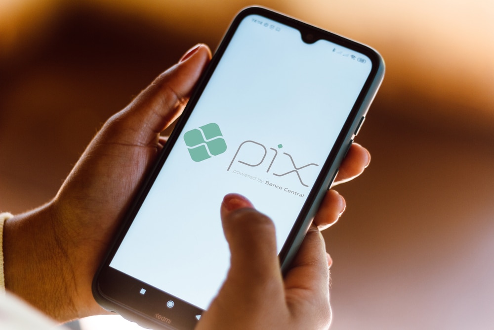 PIX cresce 20% e lidera pagamentos em canais digitais em 2025; uso de cartões também cresceu