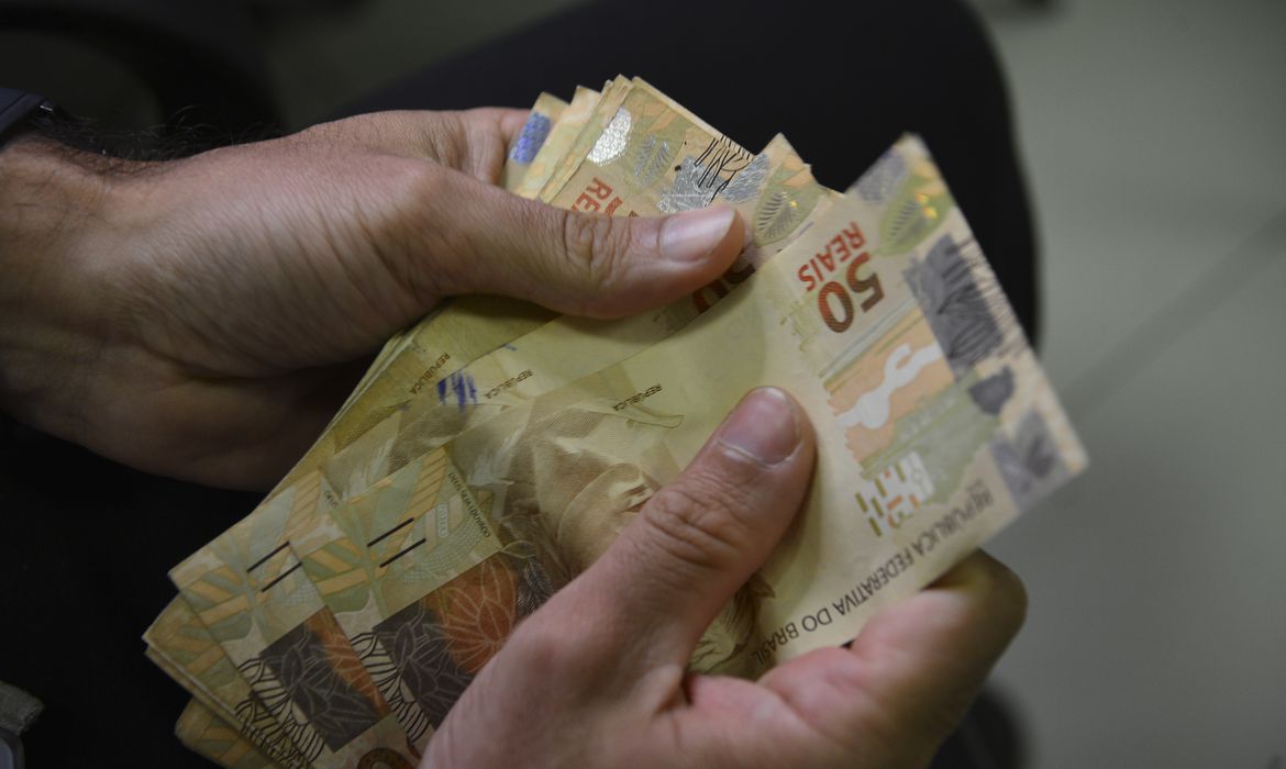 Empregadores têm até 20 de junho para enviar dados ao eSocial para o Abono Salarial
