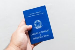 Pesquisa mostra que maioria dos brasileiros é a favor do fim da escala 6×1