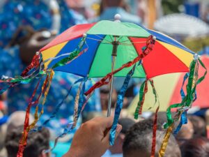 Carnaval e Saúde: dicas e orientações para se preparar e aproveitar a festa com cuidado