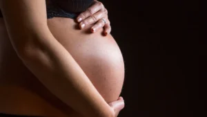 Brasileiras estão tendo menos filhos e adiam maternidade, diz Censo