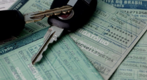 Proprietários de veículos com placas de finais 5 e 6 têm desconto de 8% no IPVA