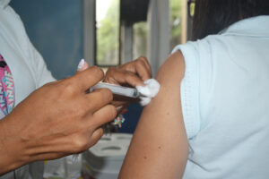 Governo define grupos prioritários para receber a vacina da dengue no início de 2026