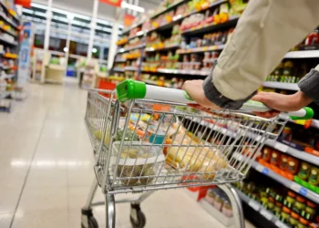 Bolacha maisena, bolo pronto e outro alimentos ultraprocessados vendidos no Brasil têm traços de agrotóxicos