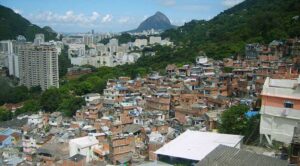 Áreas ocupadas por favelas no Brasil cresceram quase 3 vezes desde 1985