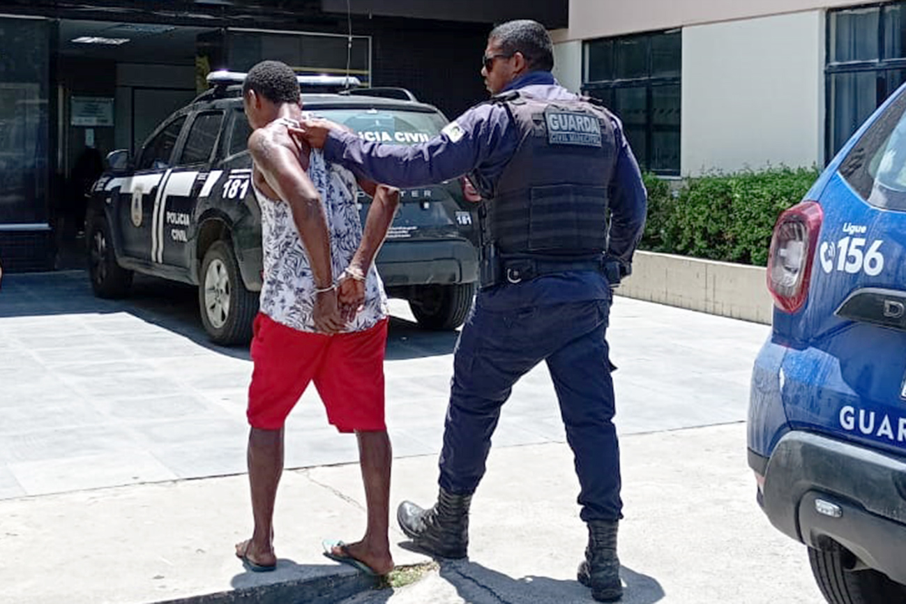 Guarda Municipal de Feira prende homem em flagrante por roubo de celular