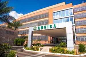 Anvisa proíbe venda de leite condensado e dois suplementos