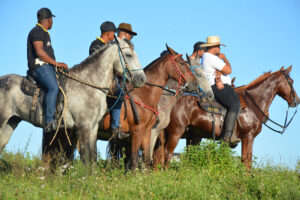 Cavalgada encerra com sucesso a Festa do Vaqueiro no distrito de Ipuaçu