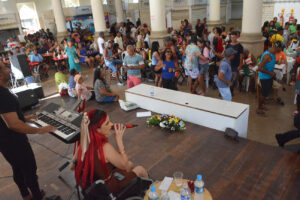 Homenagem ao Dia dos Pais levou música e emoção ao Mercado de Arte Popular
