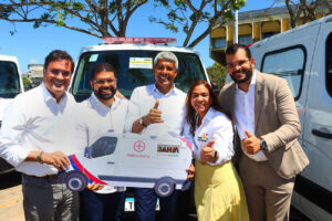 Prefeitura de Feira recebe nova ambulância para rede municipal