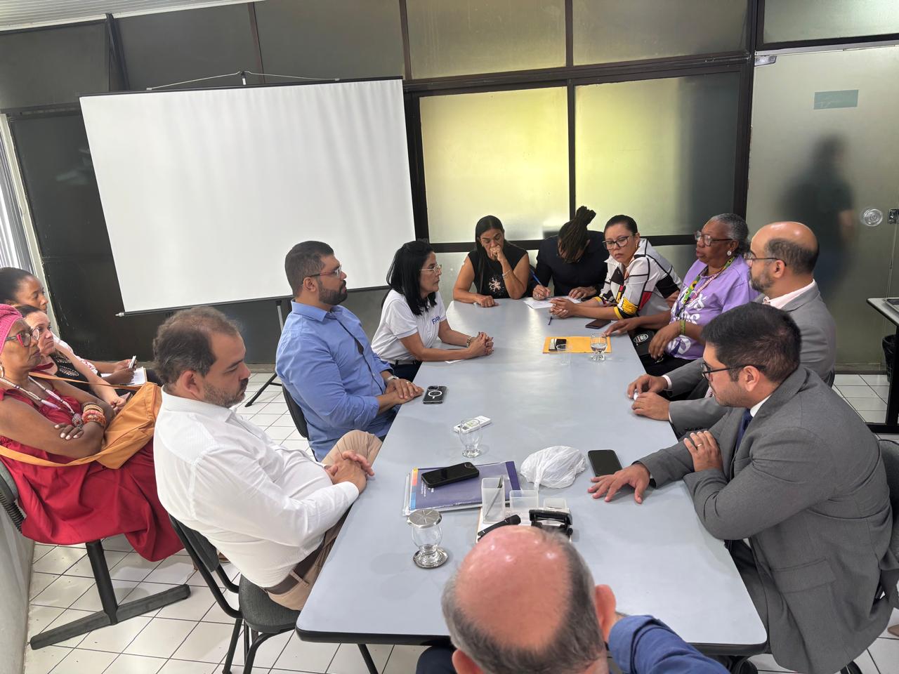 Prefeito se reúne com entidades de apoio a pacientes com fibromialgia, doença falciforme e HIV