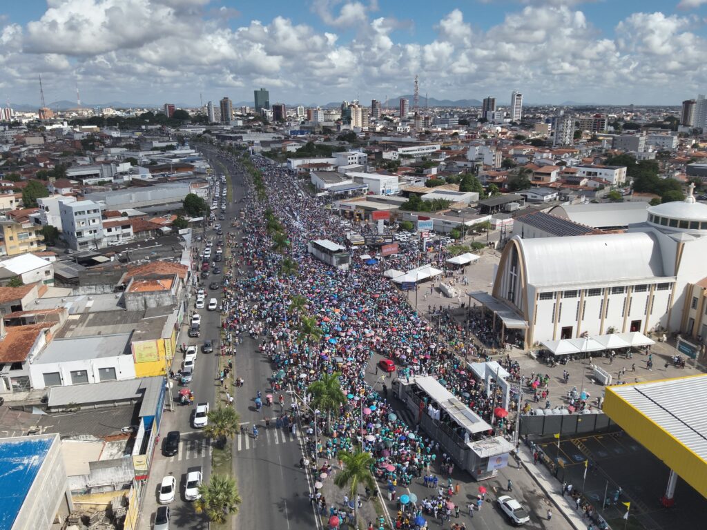 Caminhada do Perdão 2026 leva fé, conversão e reflexão sobre moradia digna às ruas de Feira de Santana