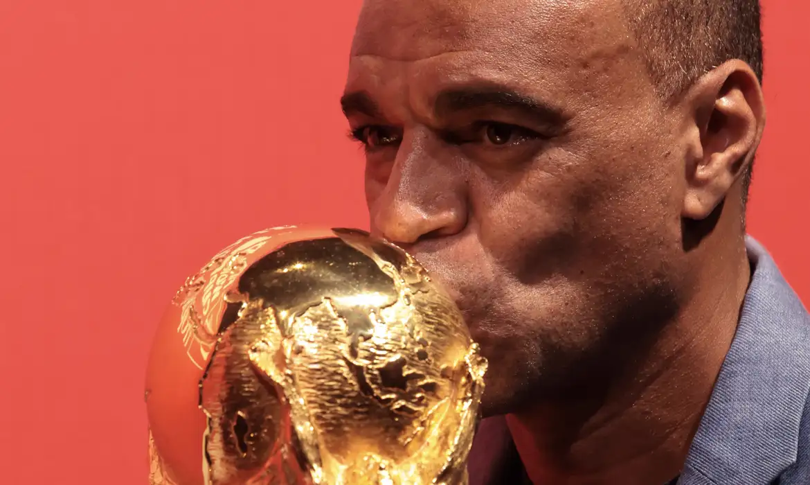 Taça da Copa do Mundo de 2026 chega a Brasília