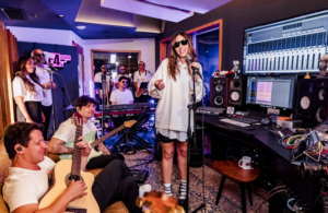 Alinne Rosa lança músicas inéditas no WE4SESSIONS