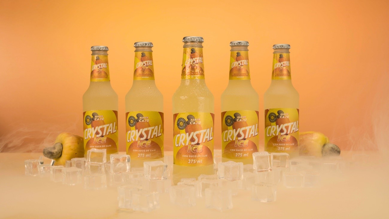 Produzido no Nordeste: Crystal Ice lança bebida inédita sabor caju, feita com suco da fruta do Nordeste