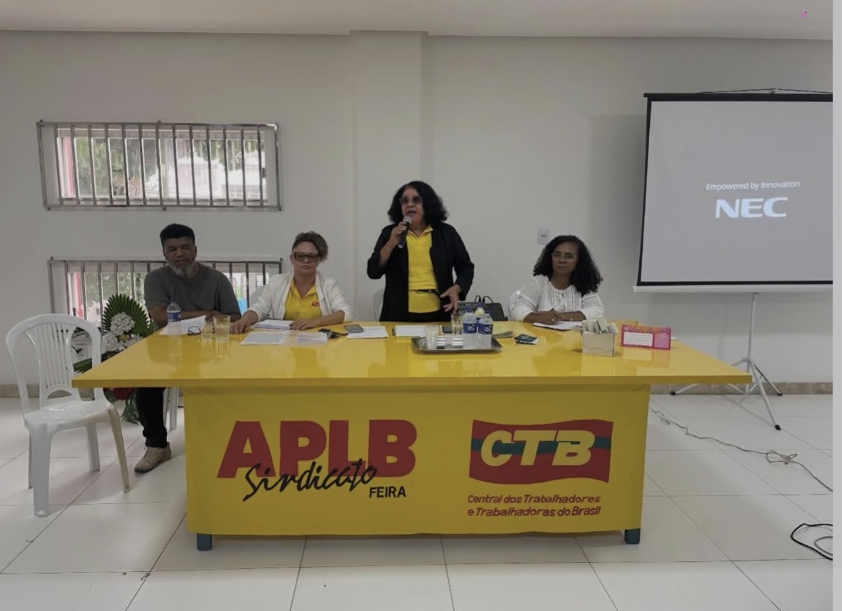 APLB: Assembleia aprova paralisação da Rede Municipal e indica possibilidade de greve