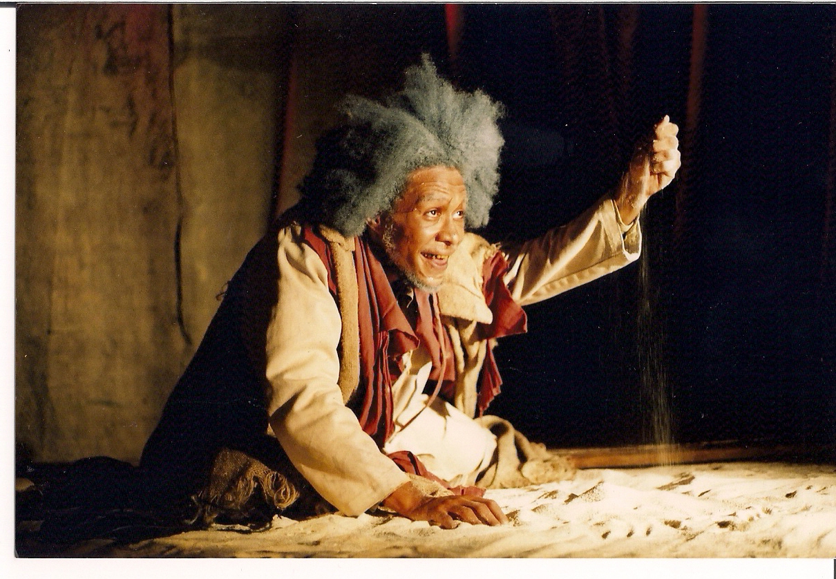 Em turnê pelos 25 anos, espetáculo “Seu Bomfim” chega a Feira de Santana com duas apresentações, oficina e debate