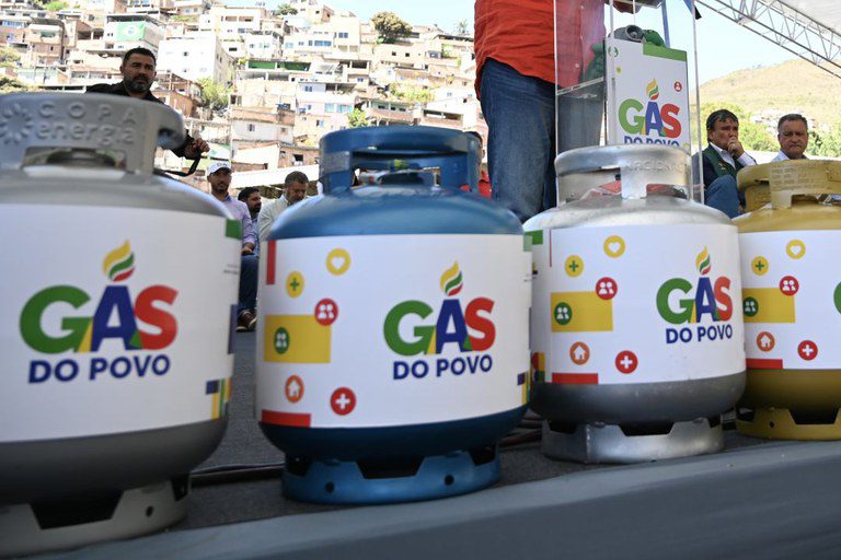 Governo reajusta valores do Gás do Povo para ampliar oferta e mitigar impactos externos