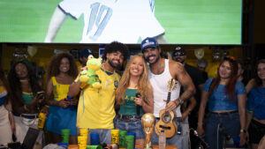 Ao lado de Mari Fernandez, Som de Faculdade lança single inédito