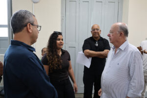 Cantora feirense finalista do quadro Dupla do Brasil, do Caldeirão com Mion, é recebida pelo prefeito
