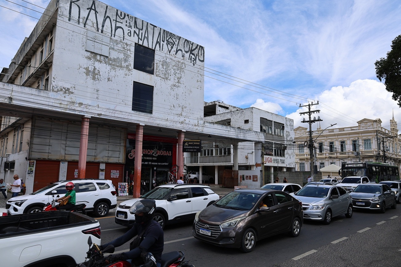 Prefeito José Ronaldo assina decreto para desapropriação de área onde será instalado novo Centro Administrativo