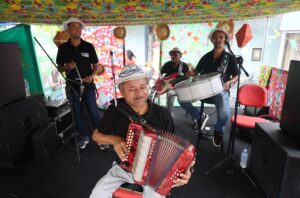 Arraiá do Feiraguay movimenta comércio e reforça clima junino em Feira de Santana