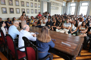 Escolas municipais de Feira recebem reforço de mais 145 professores e 22 cuidadores