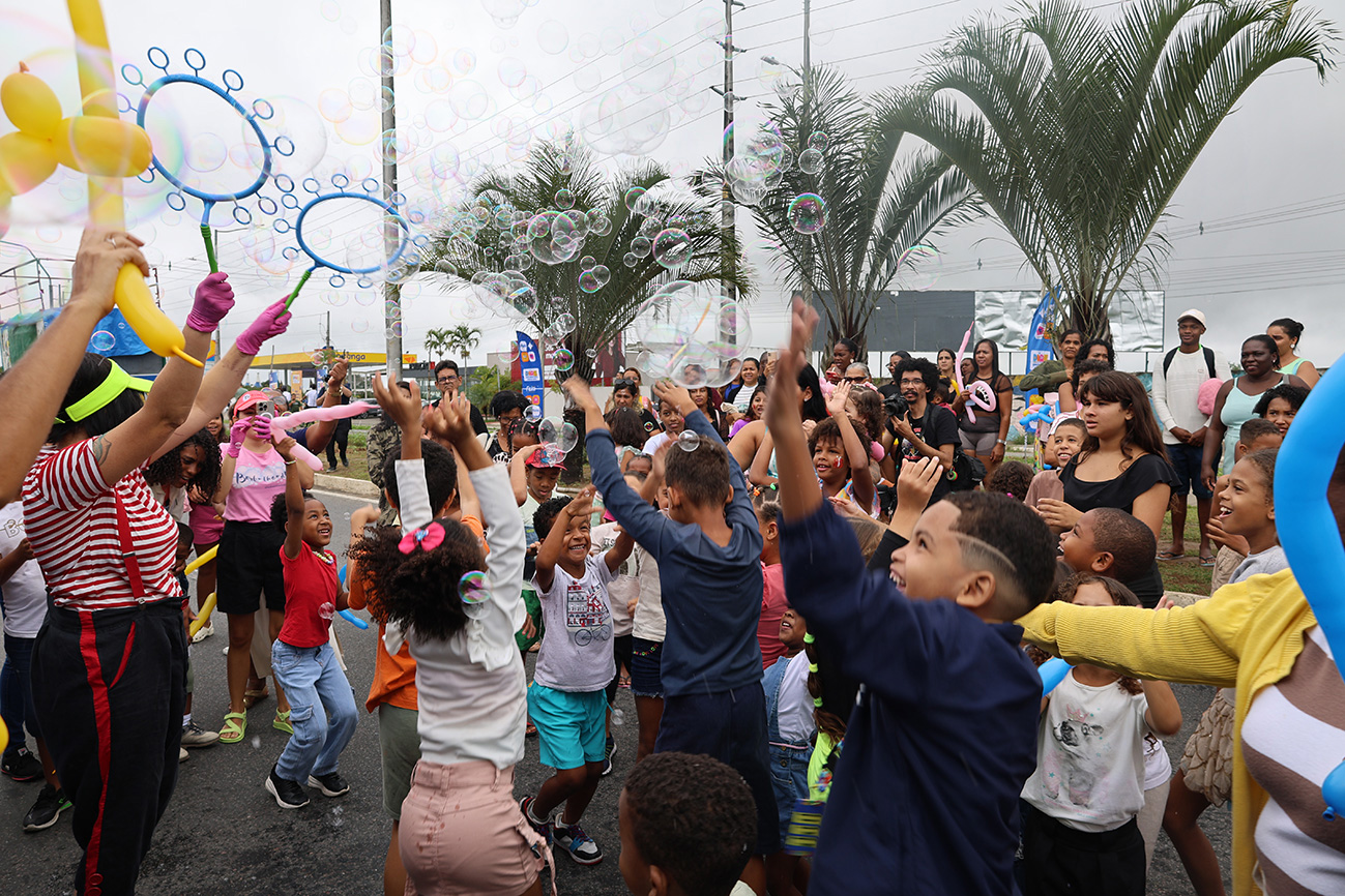 Domingo de muita diversão na avenida marca encerramento da Semana Mundial do Brincar em Feira