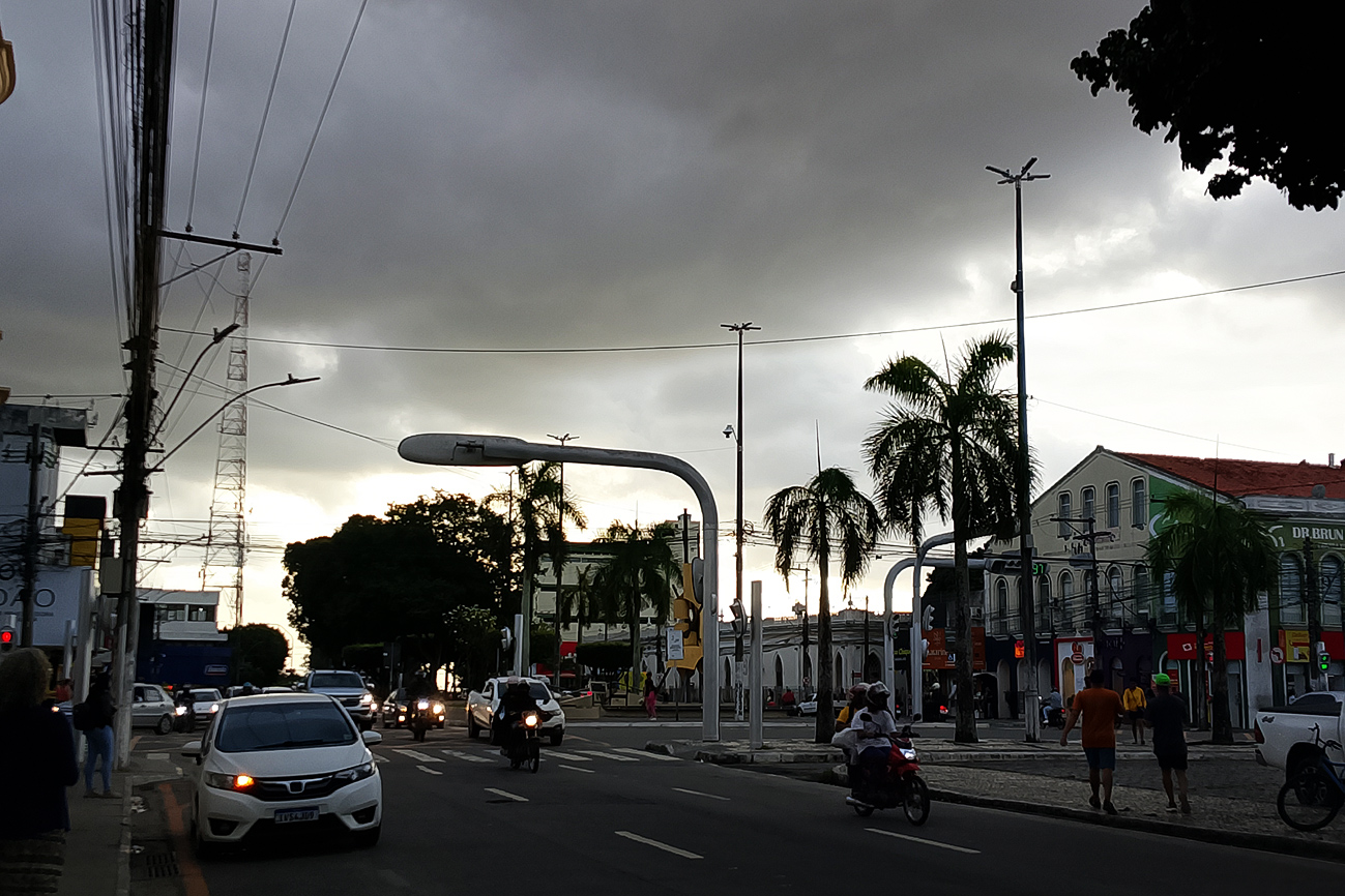 Noites com nuvens e pouca chuva no final de semana em Feira de Santana