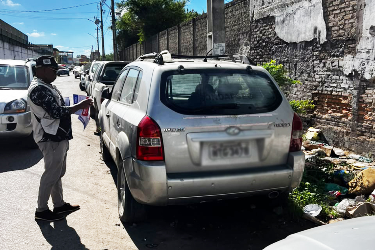 SMT notifica veículos abandonados em três vias de Feira de Santana